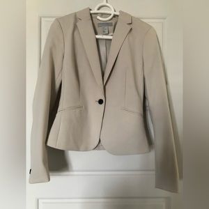Beautiful cream fitted blazer - Barely used. Size 4